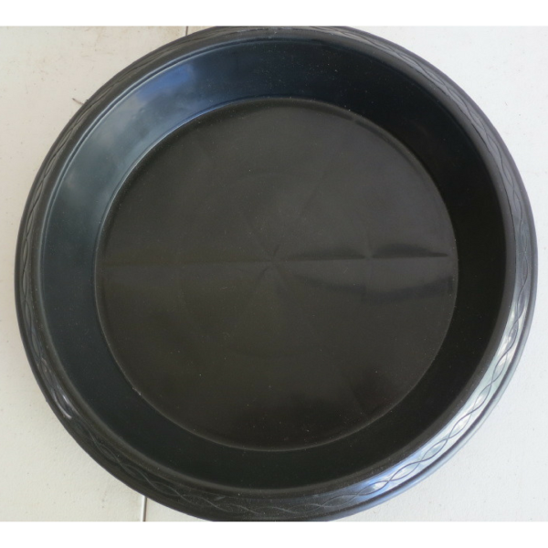 one black plastic saucer pot without holes