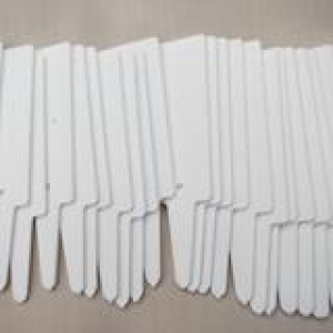 box of 1000 white plastic t shaped labels